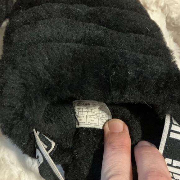 UGG Women's Black Fluffy Slippers - Picture 3 of 4